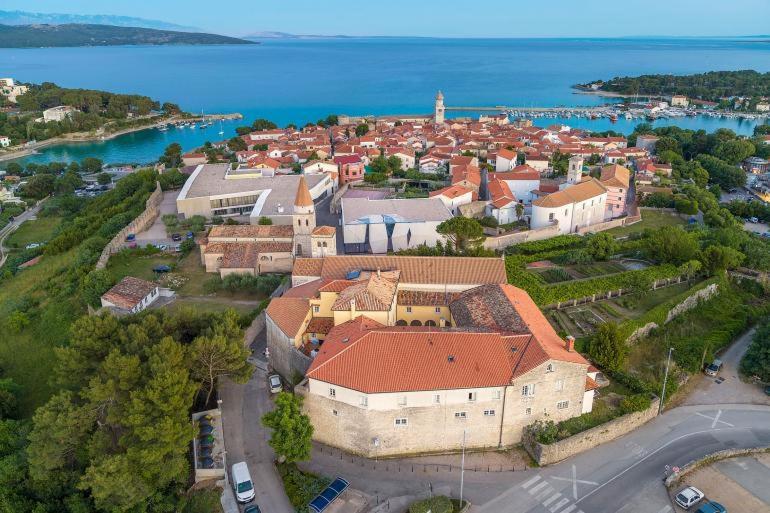 Deluxe New Apartments - Few Steps From The Beach - Luxury Holiday With Style - By Traveler Tourist Agency Krk Krk Town Exteriör bild
