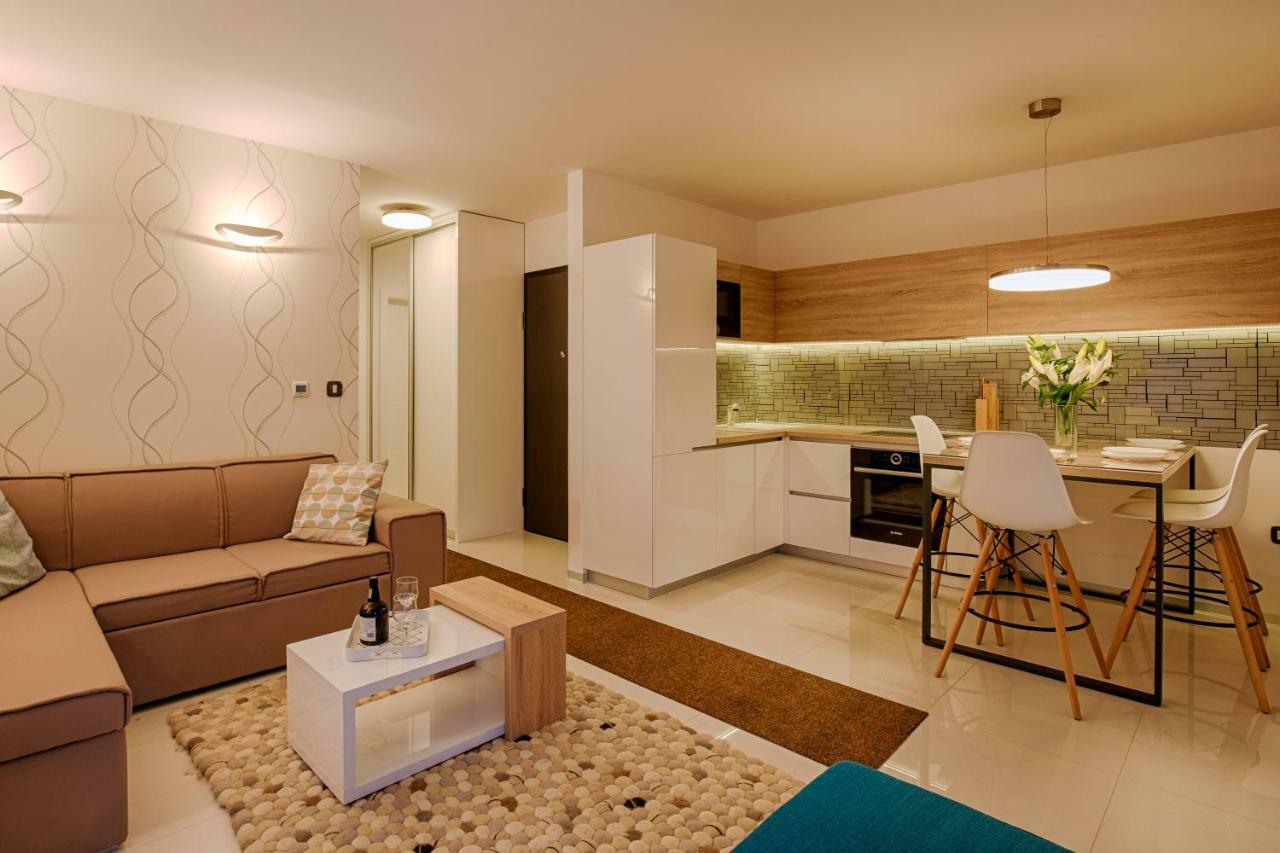 Deluxe New Apartments - Few Steps From The Beach - Luxury Holiday With Style - By Traveler Tourist Agency Krk Krk Town Exteriör bild