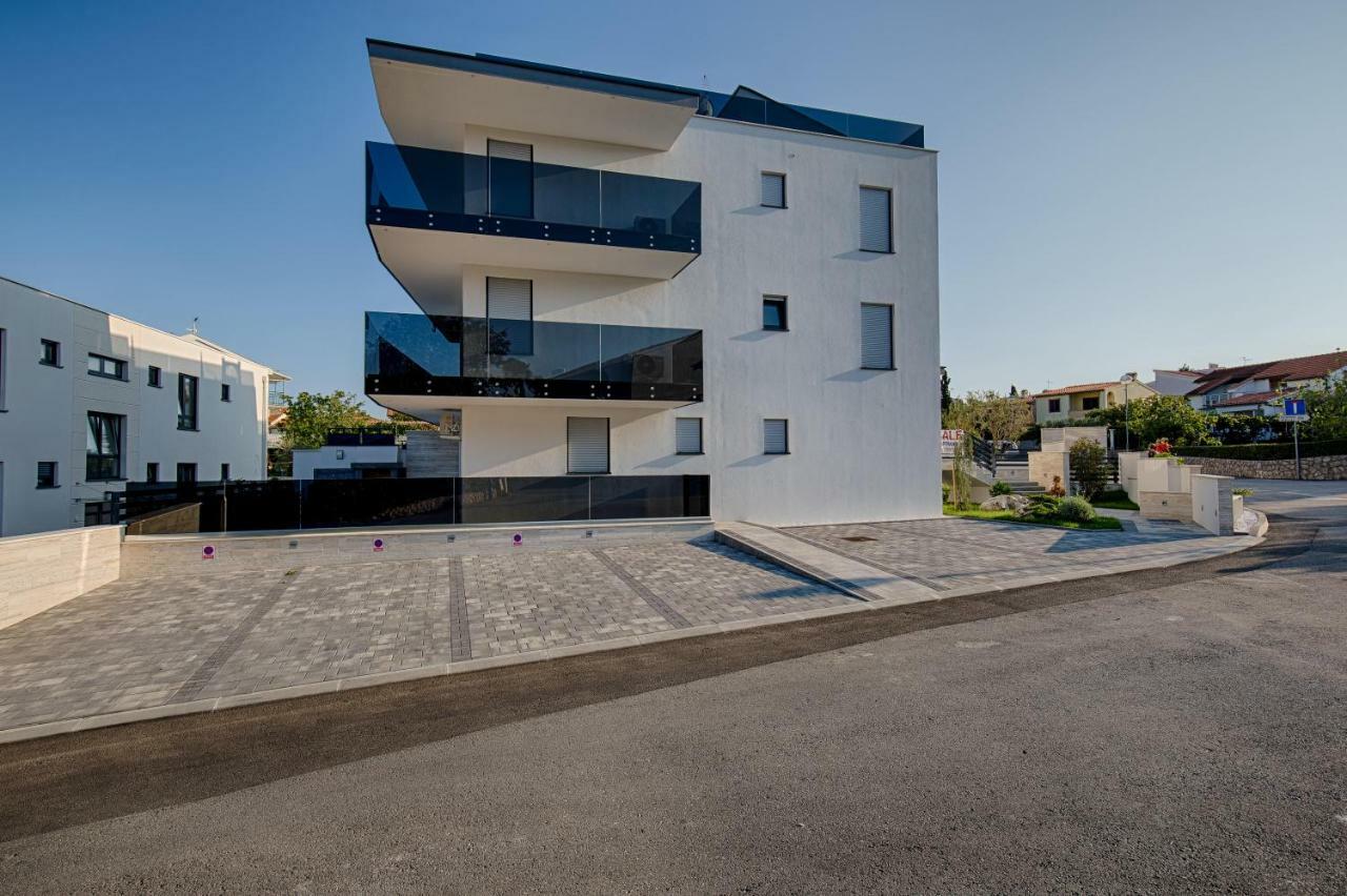 Deluxe New Apartments - Few Steps From The Beach - Luxury Holiday With Style - By Traveler Tourist Agency Krk Krk Town Exteriör bild