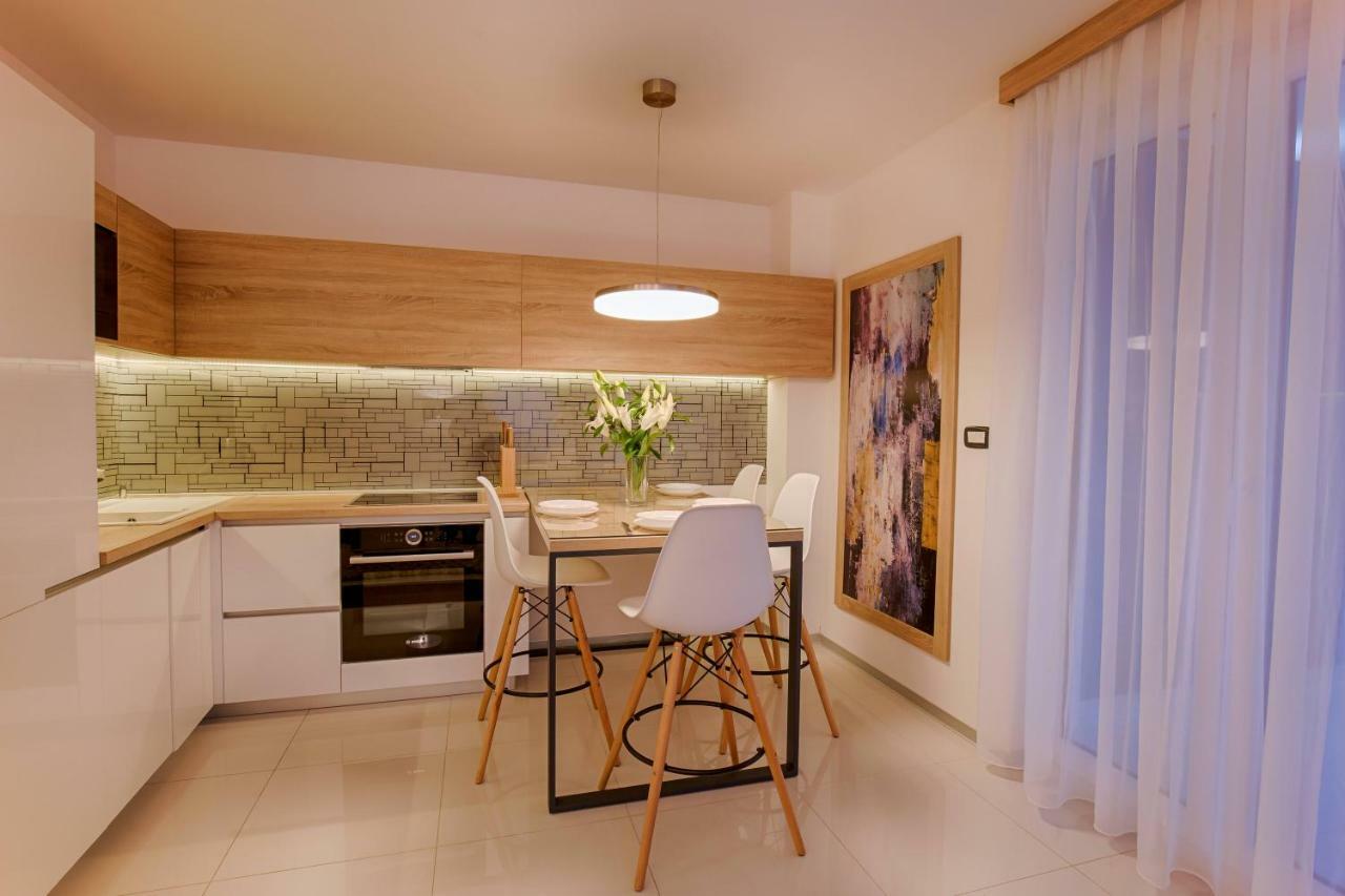 Deluxe New Apartments - Few Steps From The Beach - Luxury Holiday With Style - By Traveler Tourist Agency Krk Krk Town Exteriör bild