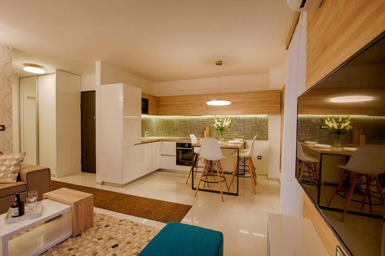 Deluxe New Apartments - Few Steps From The Beach - Luxury Holiday With Style - By Traveler Tourist Agency Krk Krk Town Exteriör bild