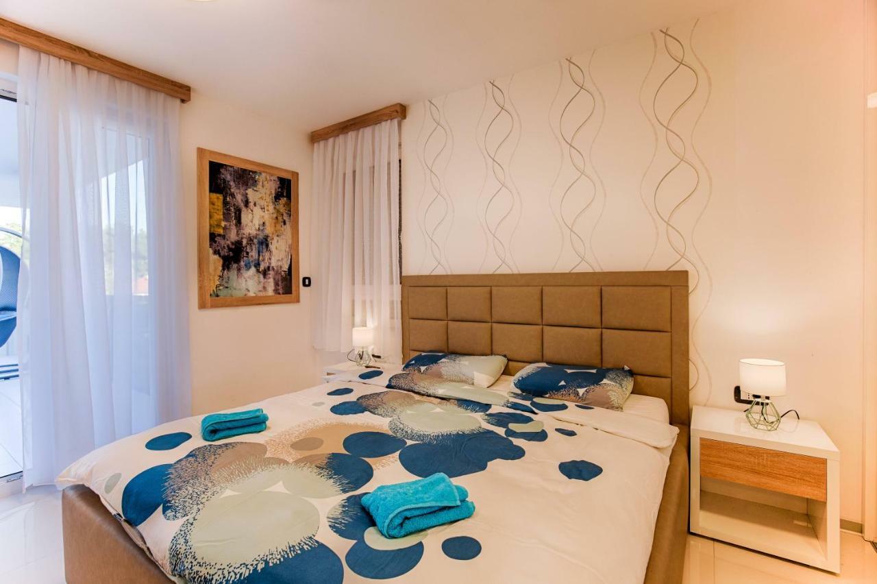 Deluxe New Apartments - Few Steps From The Beach - Luxury Holiday With Style - By Traveler Tourist Agency Krk Krk Town Exteriör bild