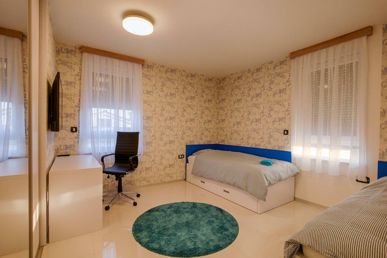 Deluxe New Apartments - Few Steps From The Beach - Luxury Holiday With Style - By Traveler Tourist Agency Krk Krk Town Exteriör bild