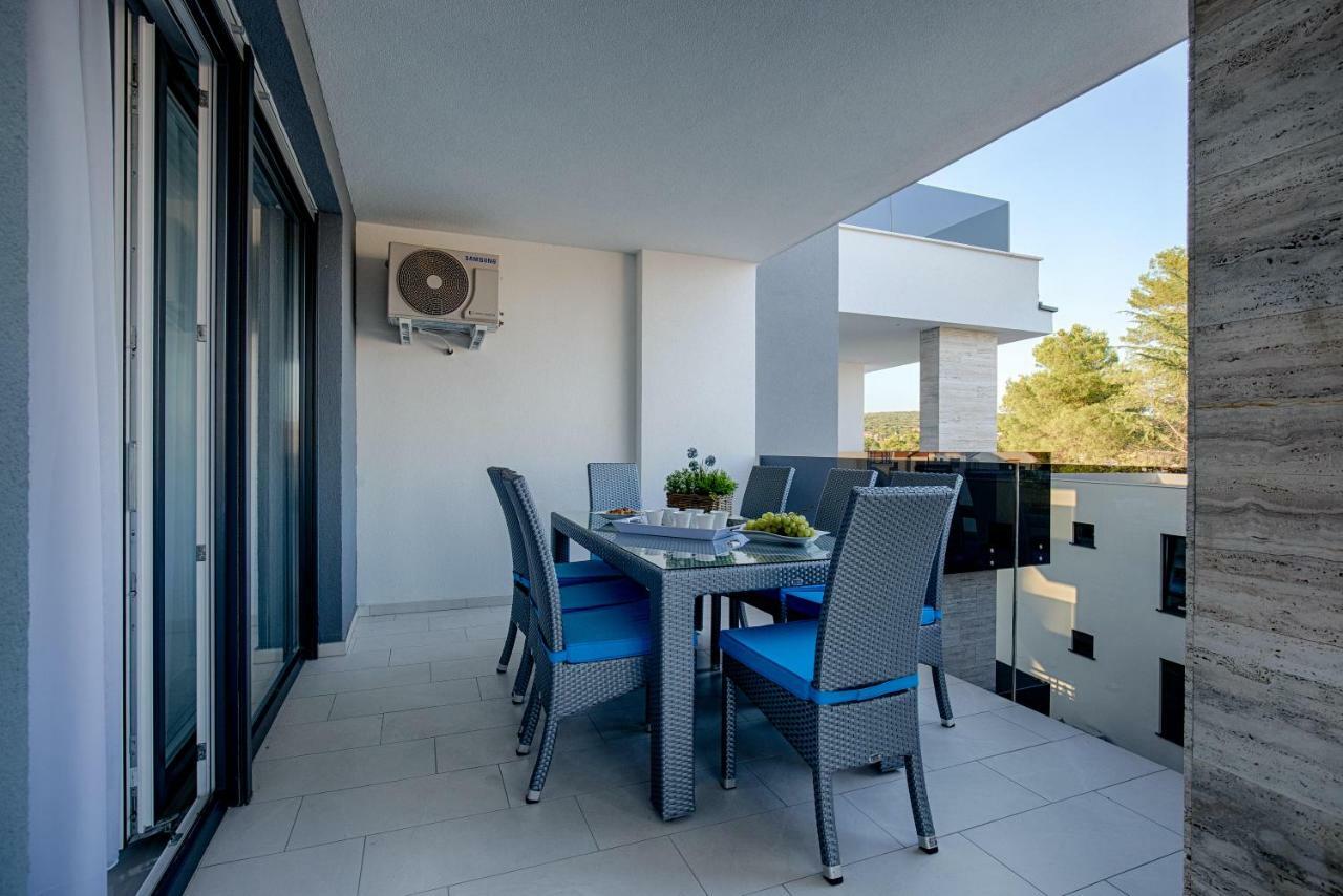 Deluxe New Apartments - Few Steps From The Beach - Luxury Holiday With Style - By Traveler Tourist Agency Krk Krk Town Exteriör bild