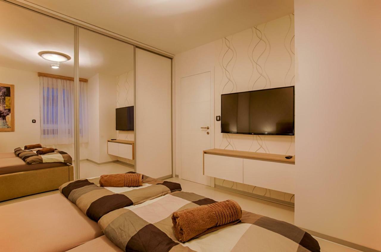 Deluxe New Apartments - Few Steps From The Beach - Luxury Holiday With Style - By Traveler Tourist Agency Krk Krk Town Exteriör bild