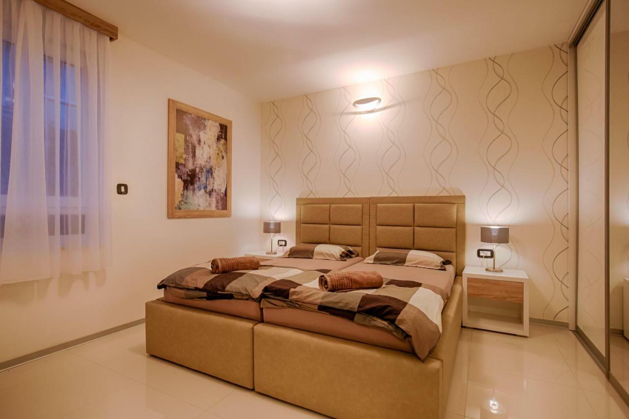 Deluxe New Apartments - Few Steps From The Beach - Luxury Holiday With Style - By Traveler Tourist Agency Krk Krk Town Exteriör bild